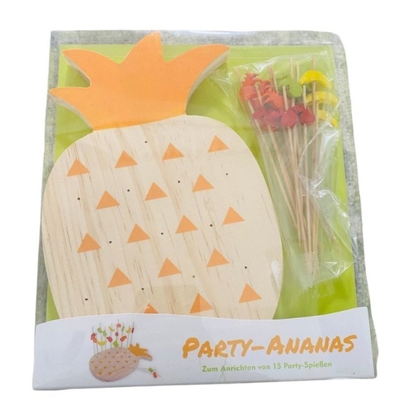 NEW Wood Party Pineapple Cheese Board & 15 Fruit Picks - Picture 1 of 6